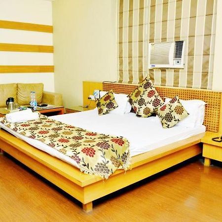 Hotel Mandakini Plaza Kanpur Esterno foto