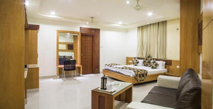 Hotel Mandakini Plaza Kanpur Esterno foto
