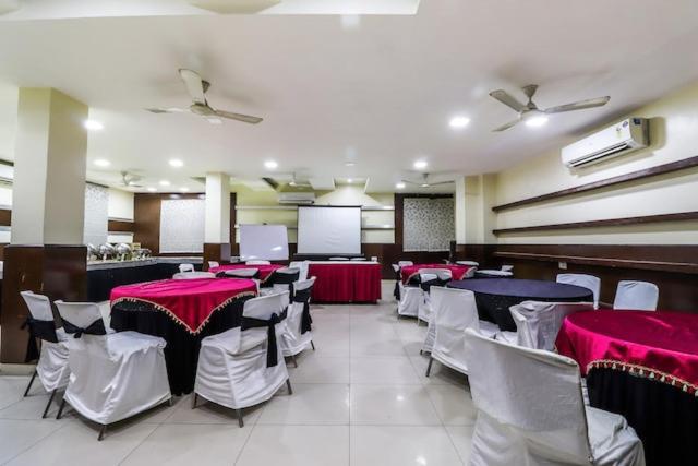 Hotel Mandakini Plaza Kanpur Esterno foto